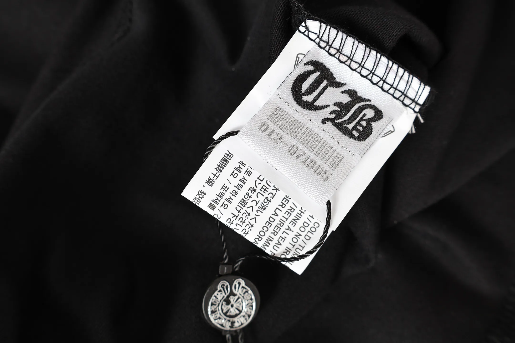 P150 Cross-border model, please do not place an order if you are pursuing quality -Chrome Hearts/Chrome Heart Cross Sanskrit foam printed short-sleeved T-shirt -High weight, high density and high quality. The wool is soft, delicate and skin-friendly. It feels soft and silky. It has excellent warmth and skin-friendly properties.